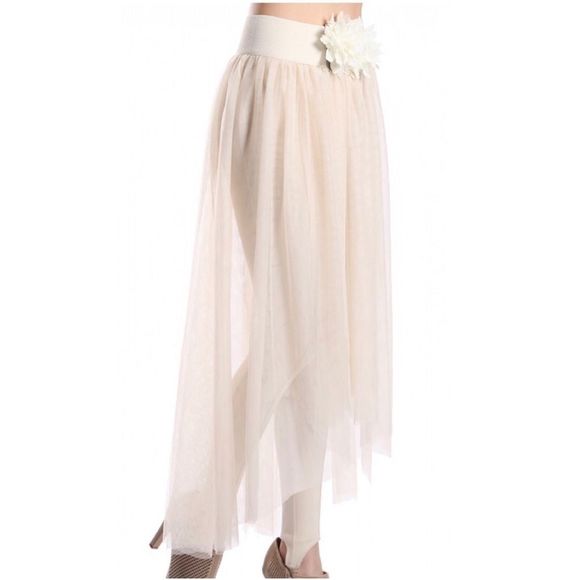 NWT Anthropologie Tulle Skirt with Flower Detail - Picture 2 of 5